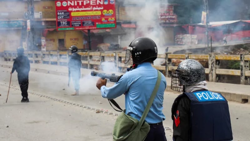 আজাদ কাশ্মীরে সহিংসতায় ৮ জন নিহত, আলোচনায় নামল ইসলামাবাদ