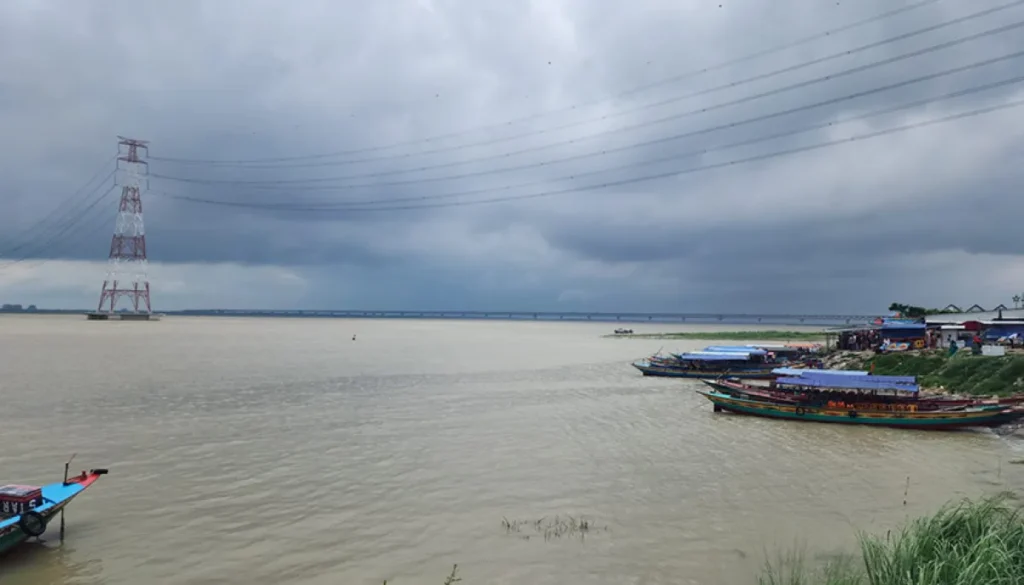 দেশের বিভিন্ন স্থানে ভারী বৃষ্টির আভাস দিয়েছে আবহাওয়া অধিদপ্তর