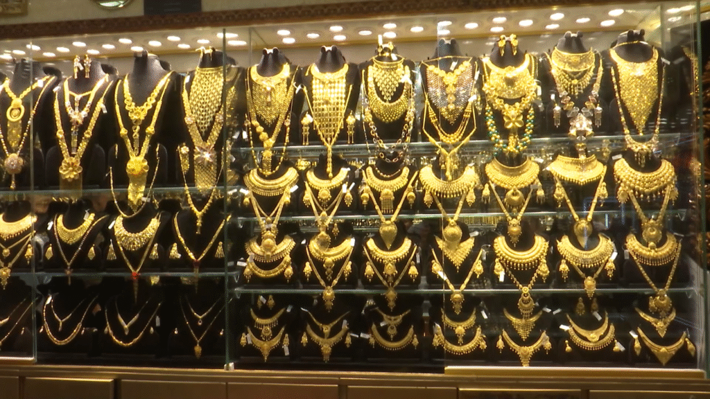 দেশের ইতিহাসে সর্বোচ্চ দামে স্বর্ণ, প্রতি ভরি ২,১৭,৩৮২ টাকা